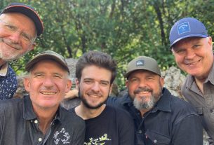 Free Bowden Brothers gig to support Gloucester Golf Club