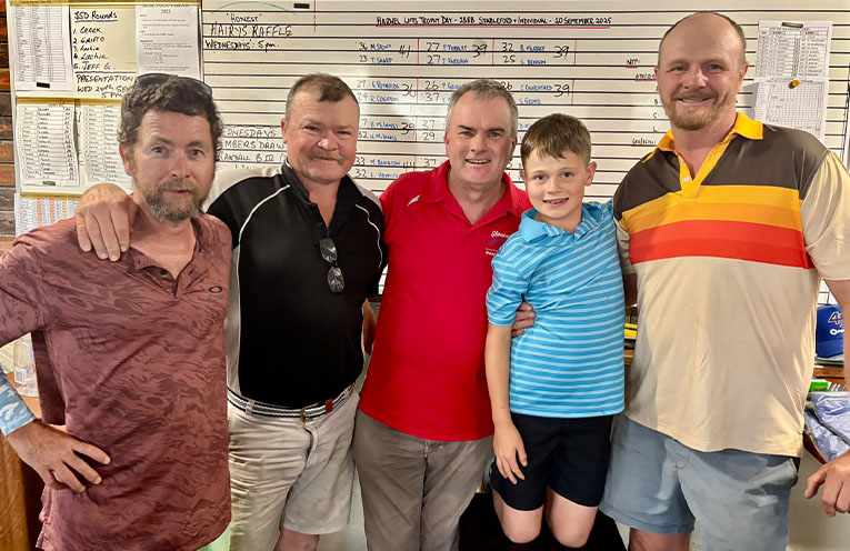 Andrews in runaway golf win