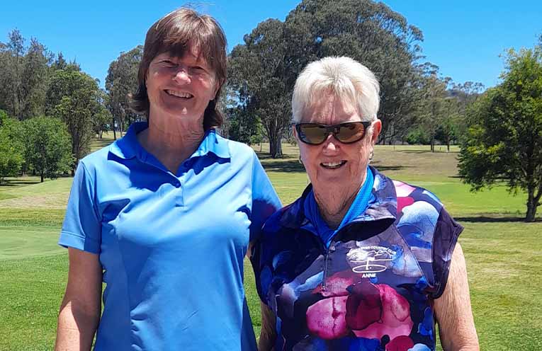 Davies, Maggs Win Women’s Golf