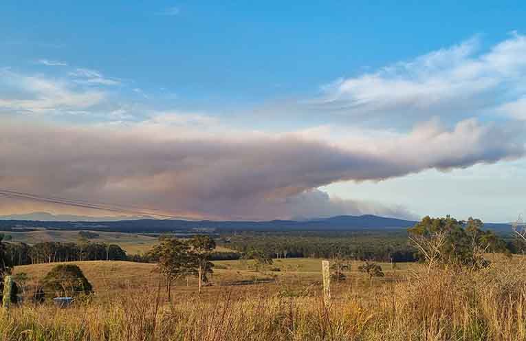 Firies stretched as bushfires rage near Bulahdelah