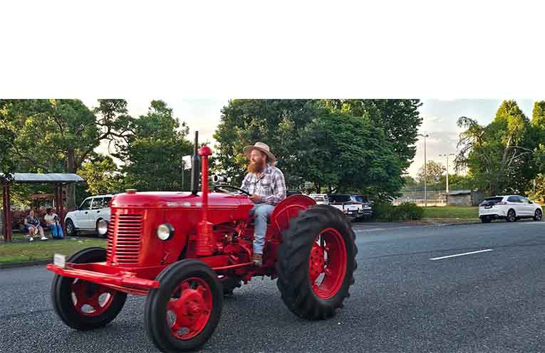 A dazzling street procession of vintage cars, trucks and tractors joined the parade. Photos: Gloucester Business Chamber.