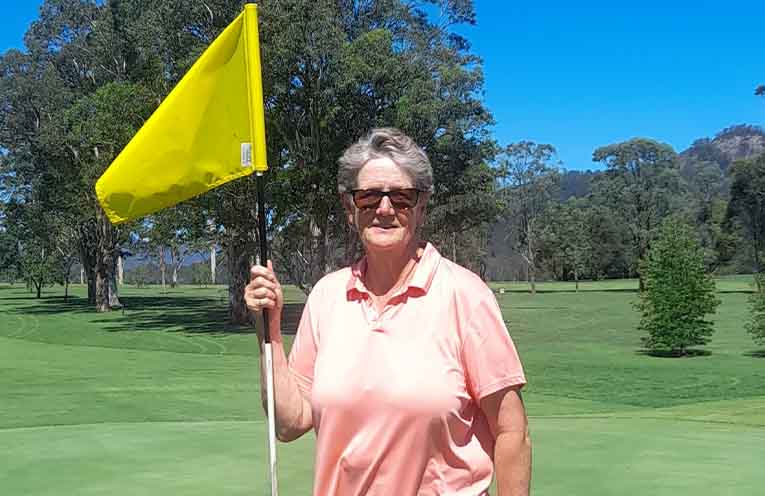 Rabbett Wins Women’s Golf