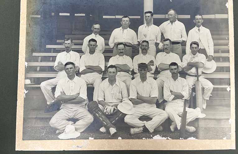 Help identify faces in old Dungog or Gloucester photo