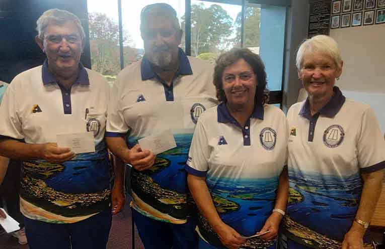 Third:Ian,Ron,Di and Linda.