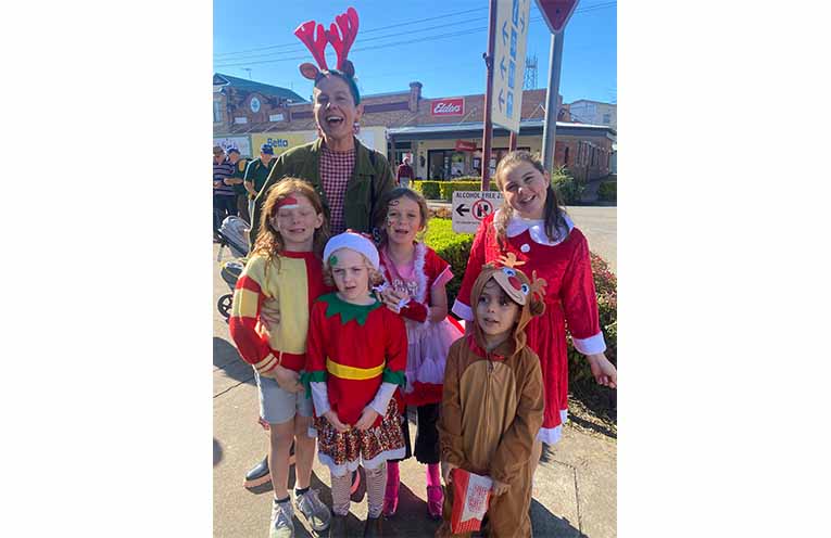 NEWS_Christmas in July draws crowds to a vibrant Gloucester_JW_PY1