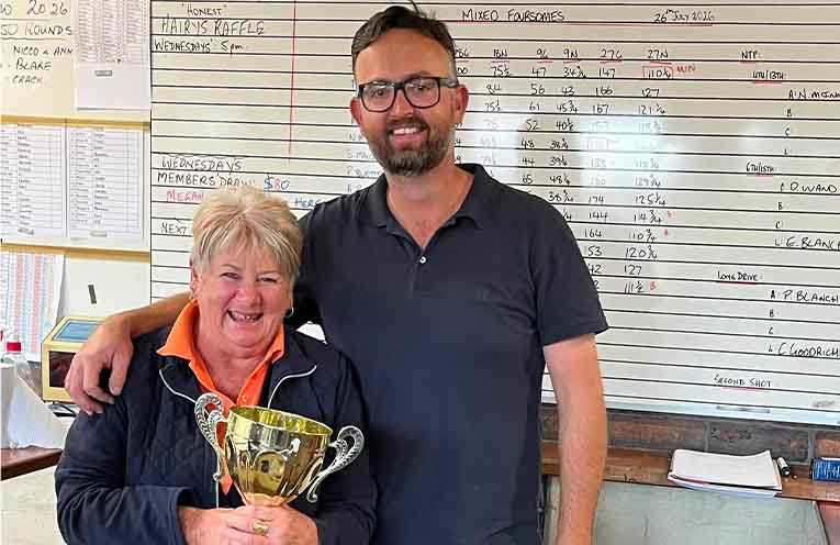 Nightingale, McInnes win Mixed Foursomes