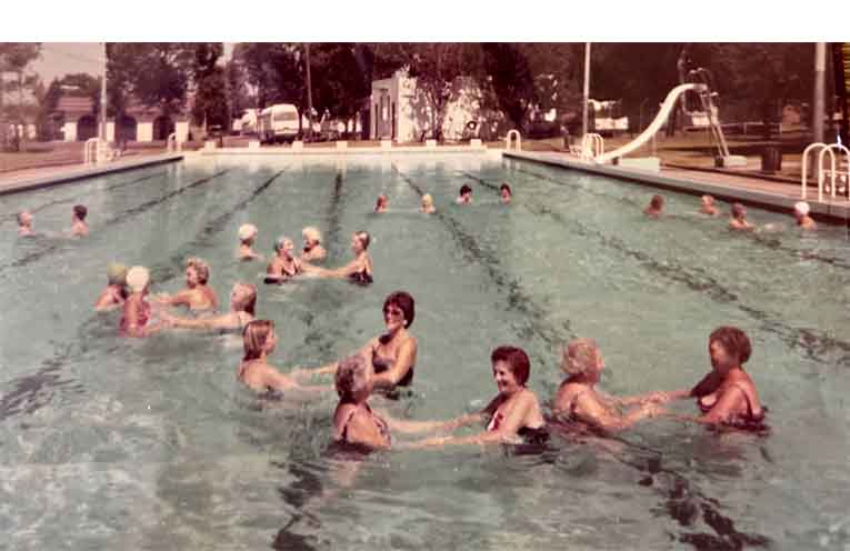 Dance moves in the pool in the 1980s. Photo: Maureen Tiogas.